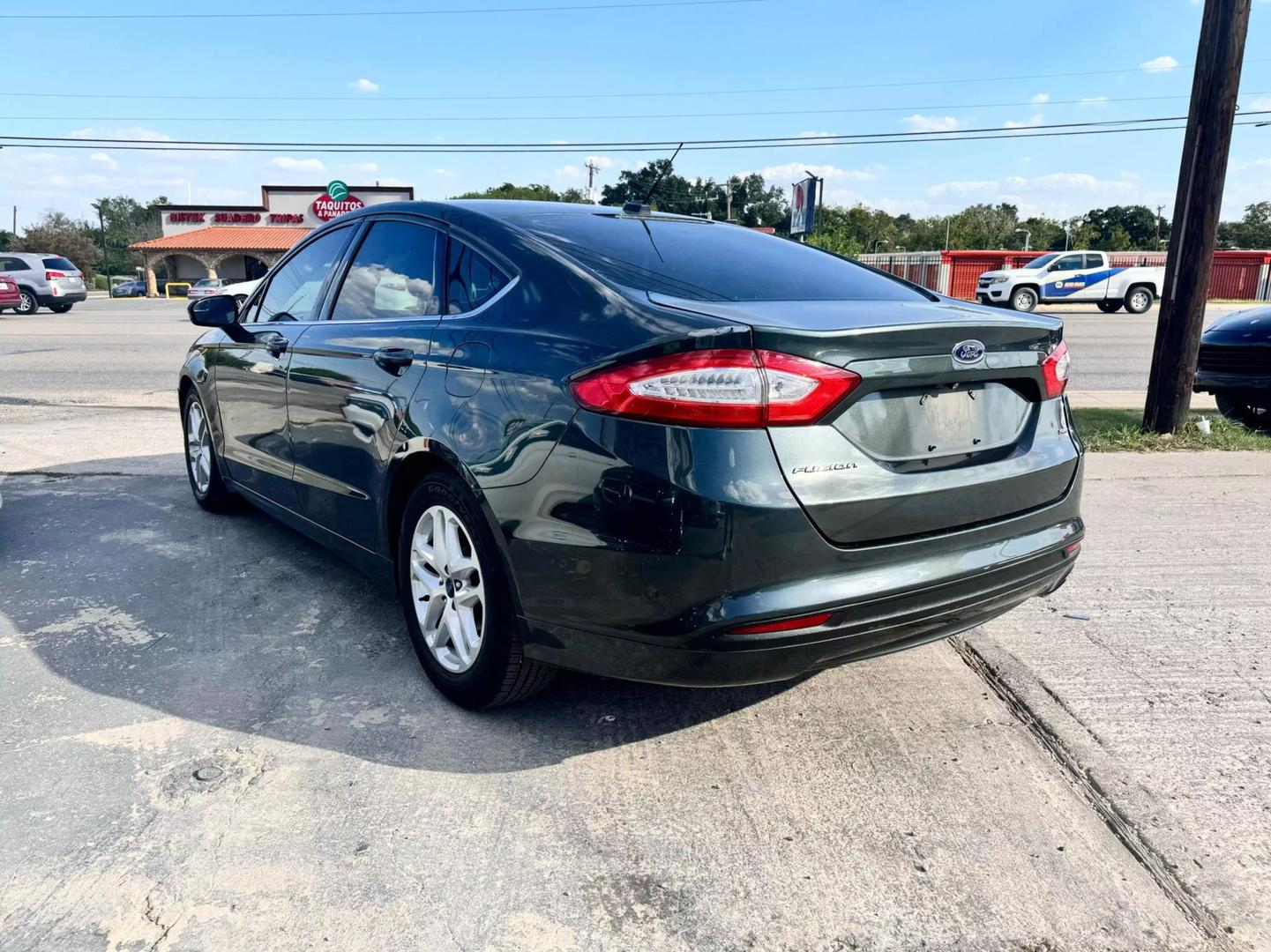 2015 Ford Fusion SE photo 5