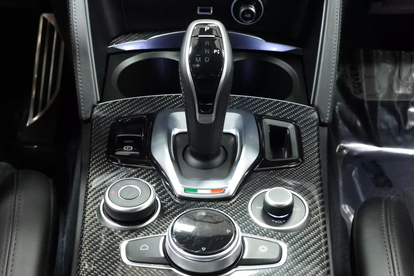 2022 Alfa Romeo Stelvio - Image 38