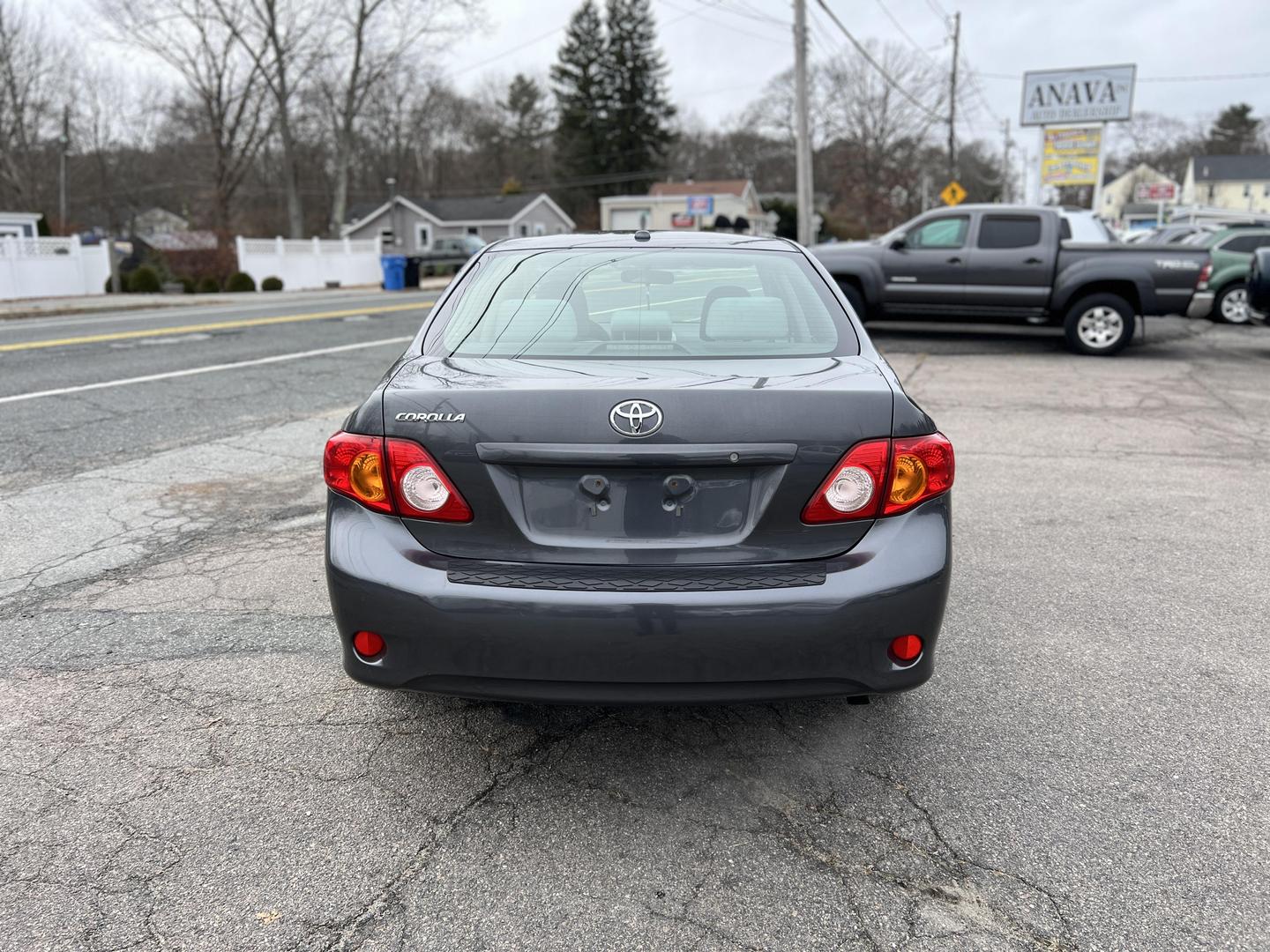 2009 Toyota Corolla LE photo 4