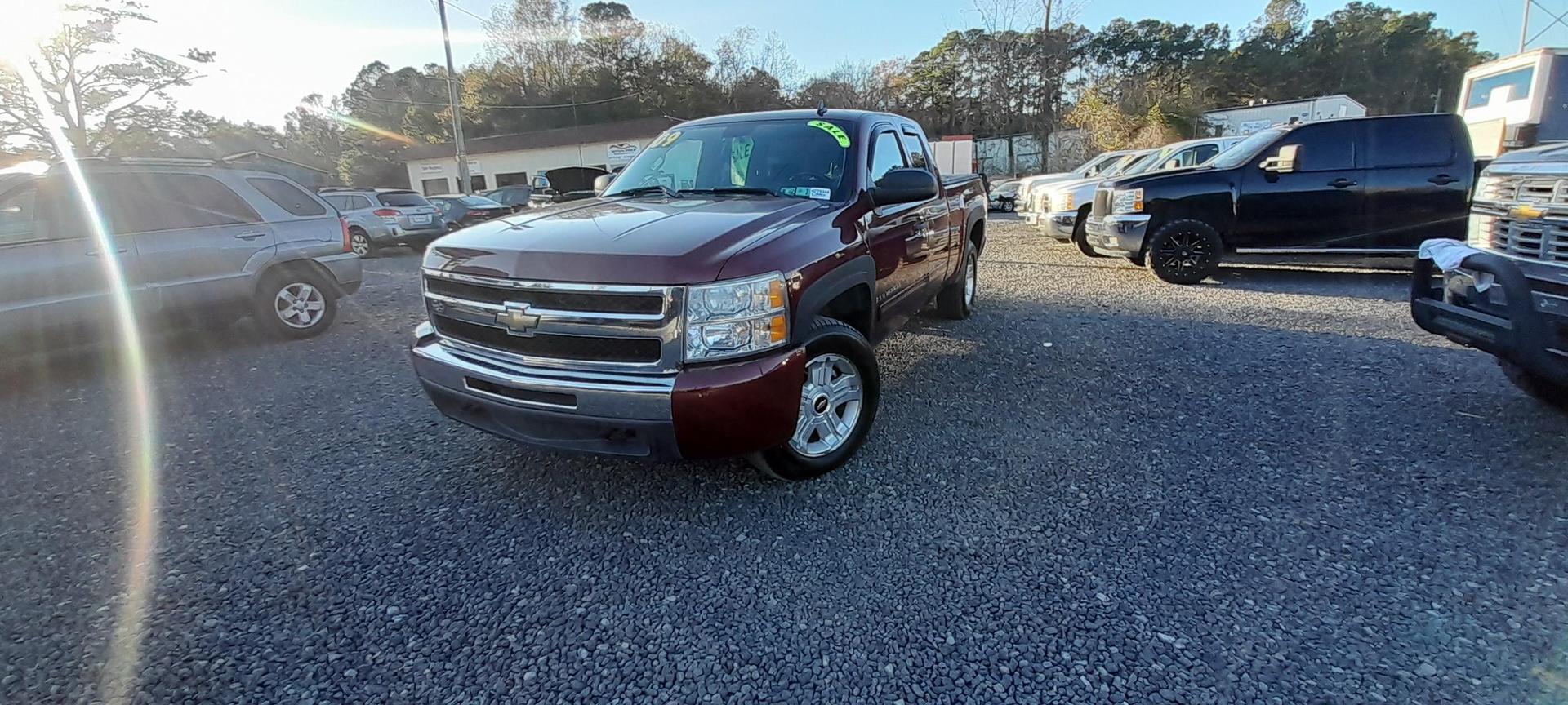 2009 Chevrolet Silverado 1500 1LT photo 2