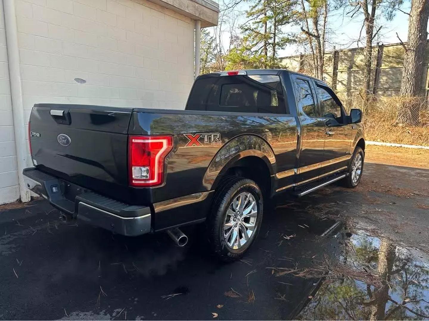 2015 Ford F-150 XLT photo 2