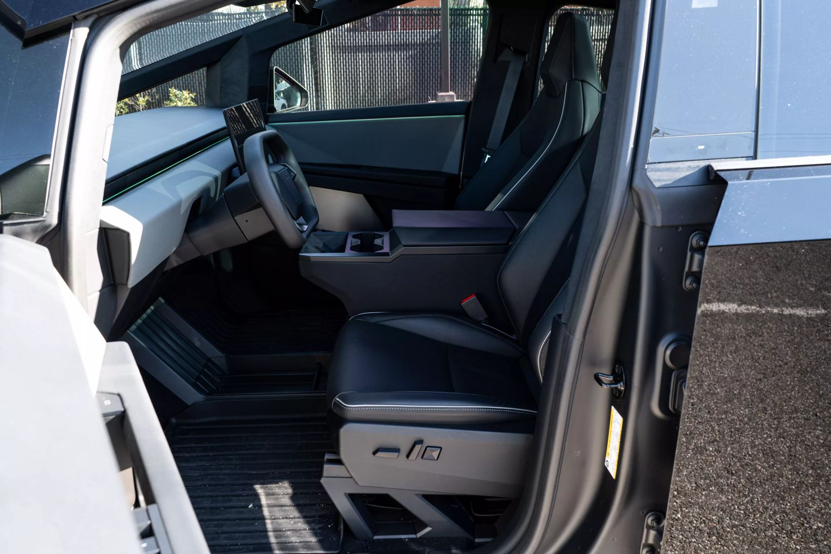 2024 Tesla Cybertruck - Image 27