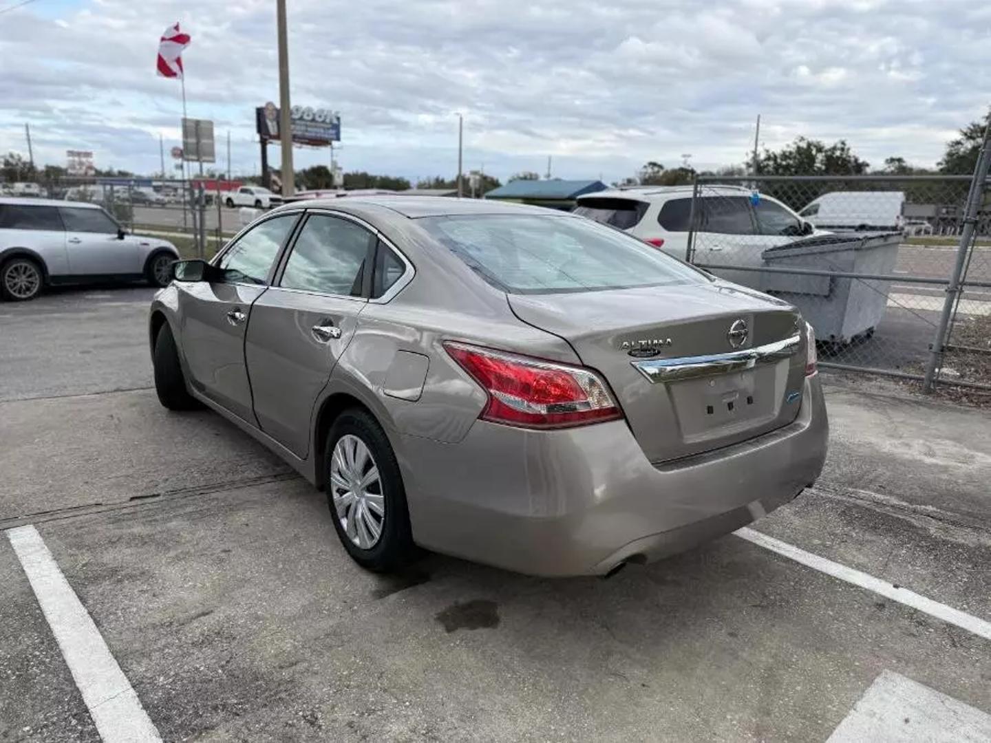 2013 Nissan Altima Sedan S photo 6