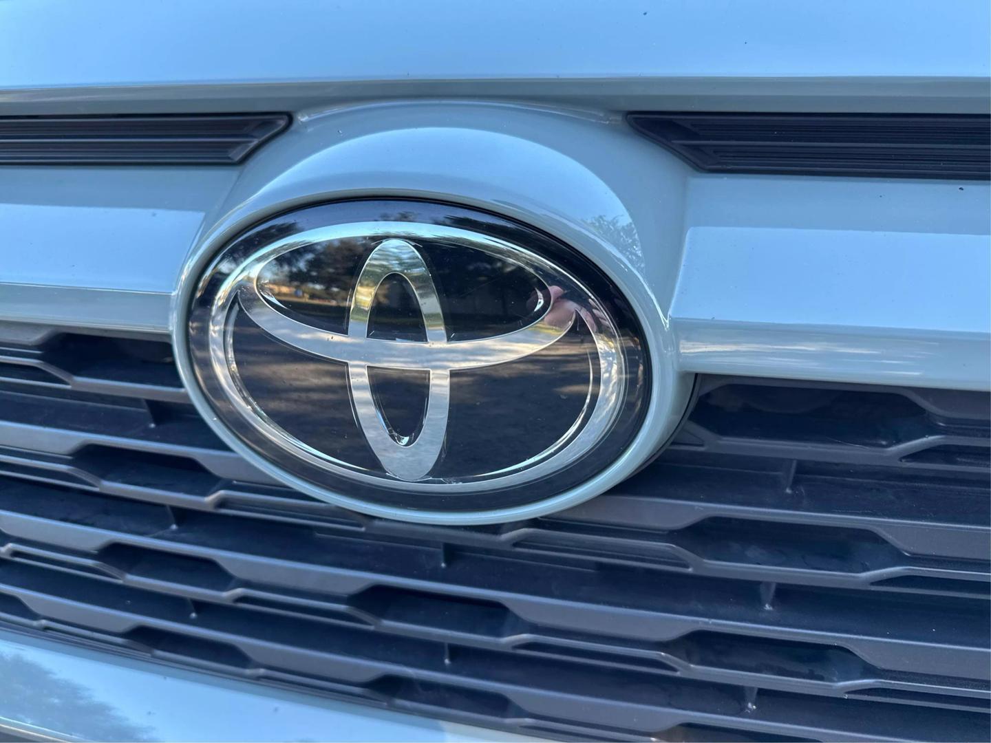 2022 Toyota RAV4 XLE photo 23