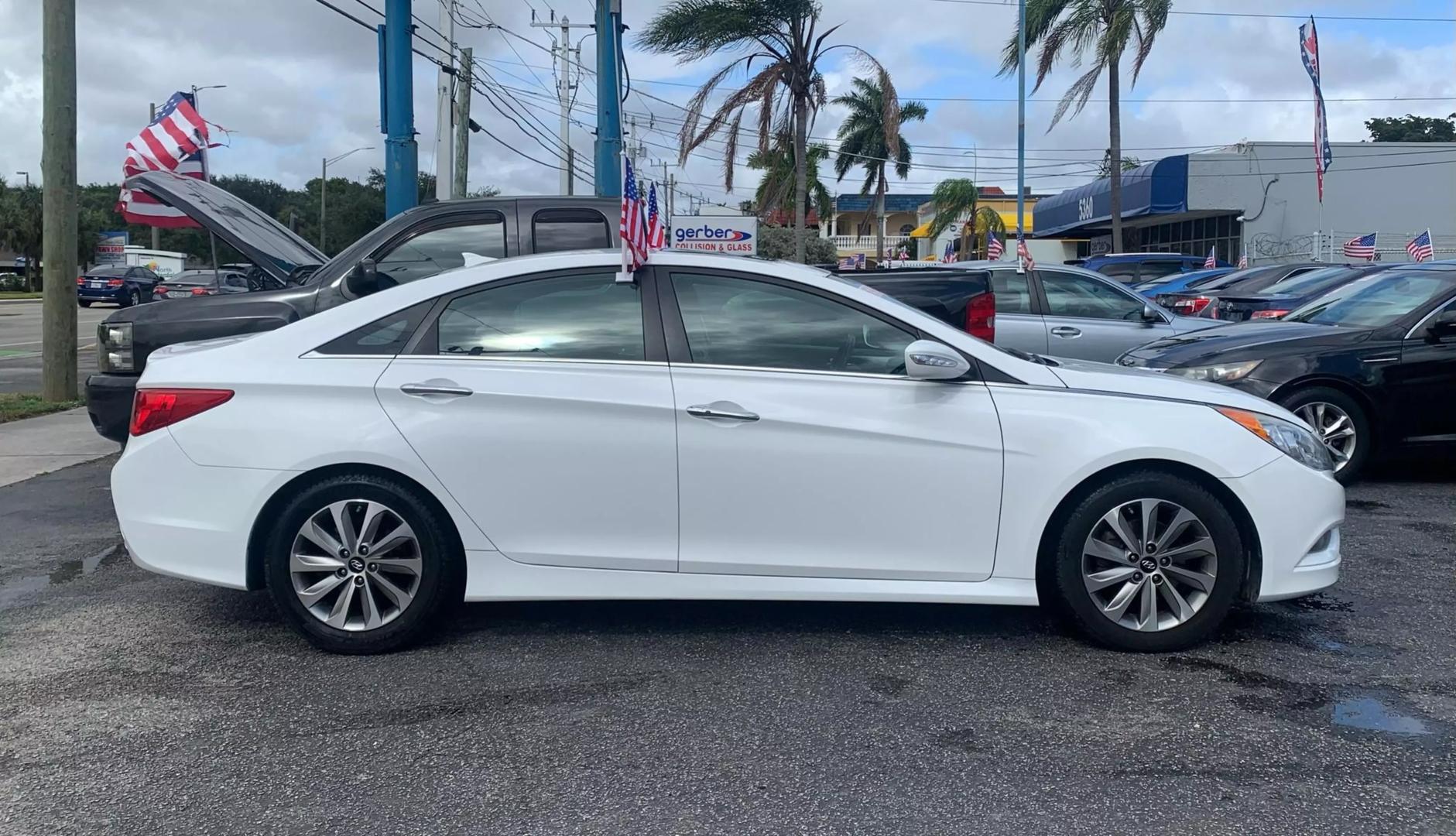 2014 Hyundai Sonata SE photo 2