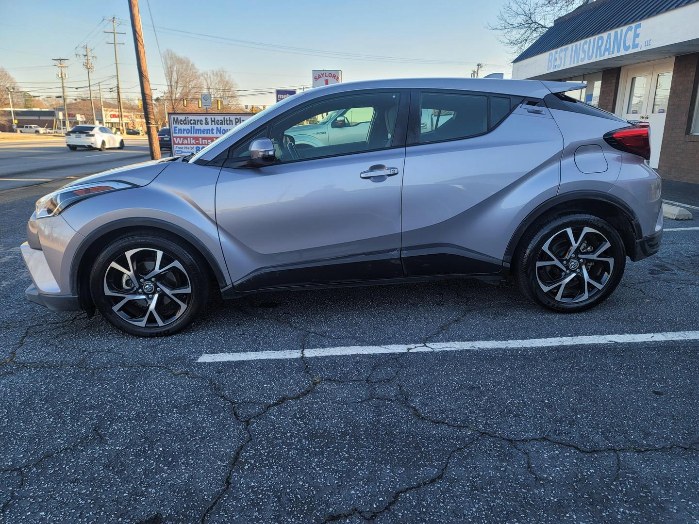 2019 Toyota C-HR XLE photo 2