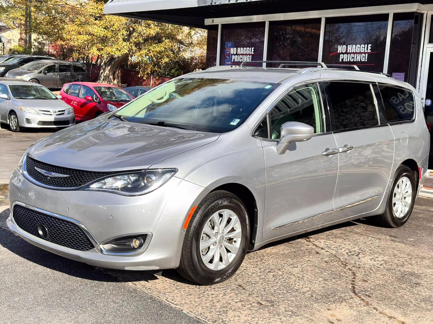 2018 Chrysler Pacifica Touring L photo 4