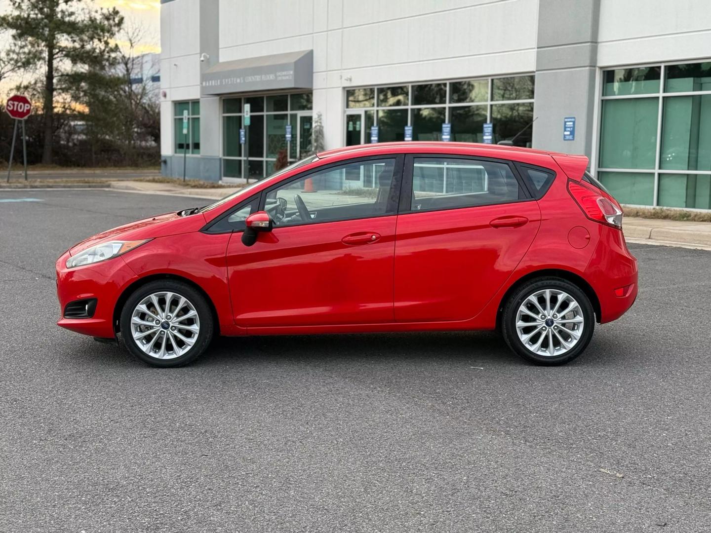 2014 Ford Fiesta SE photo 9