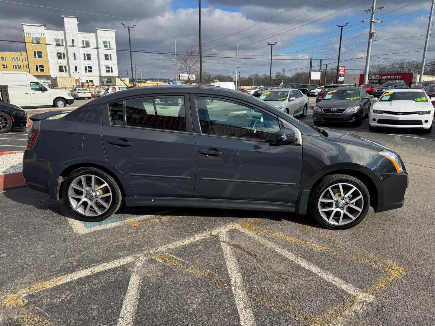 2009 Nissan Sentra SE-R photo 4