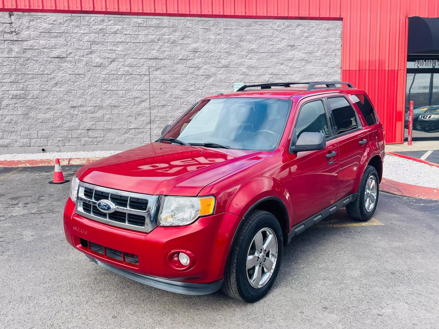 2011 Ford Escape XLT photo 2