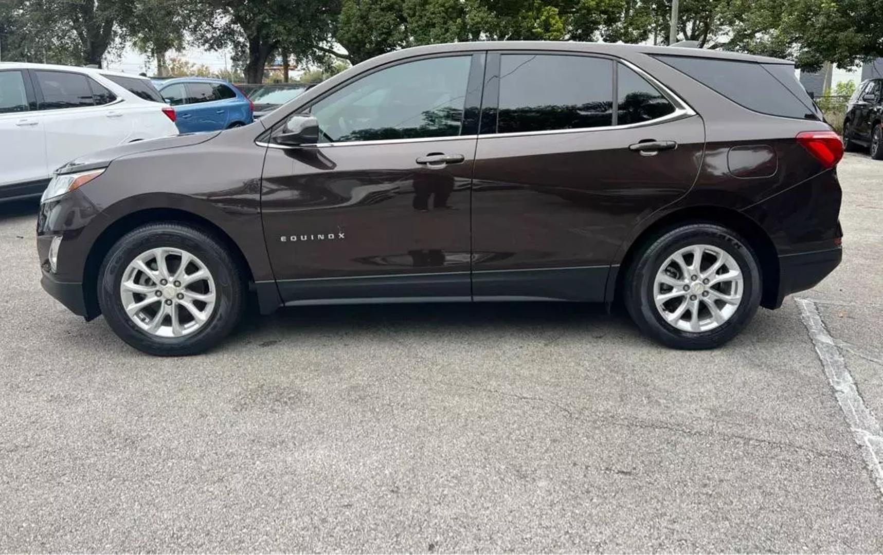 2020 Chevrolet Equinox LT photo 2