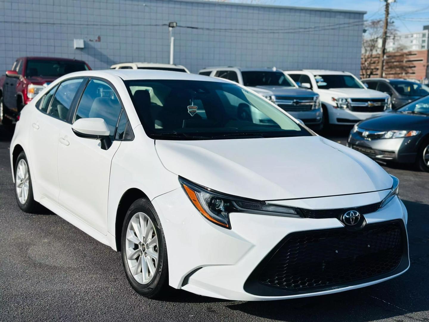 2021 Toyota Corolla LE photo 2