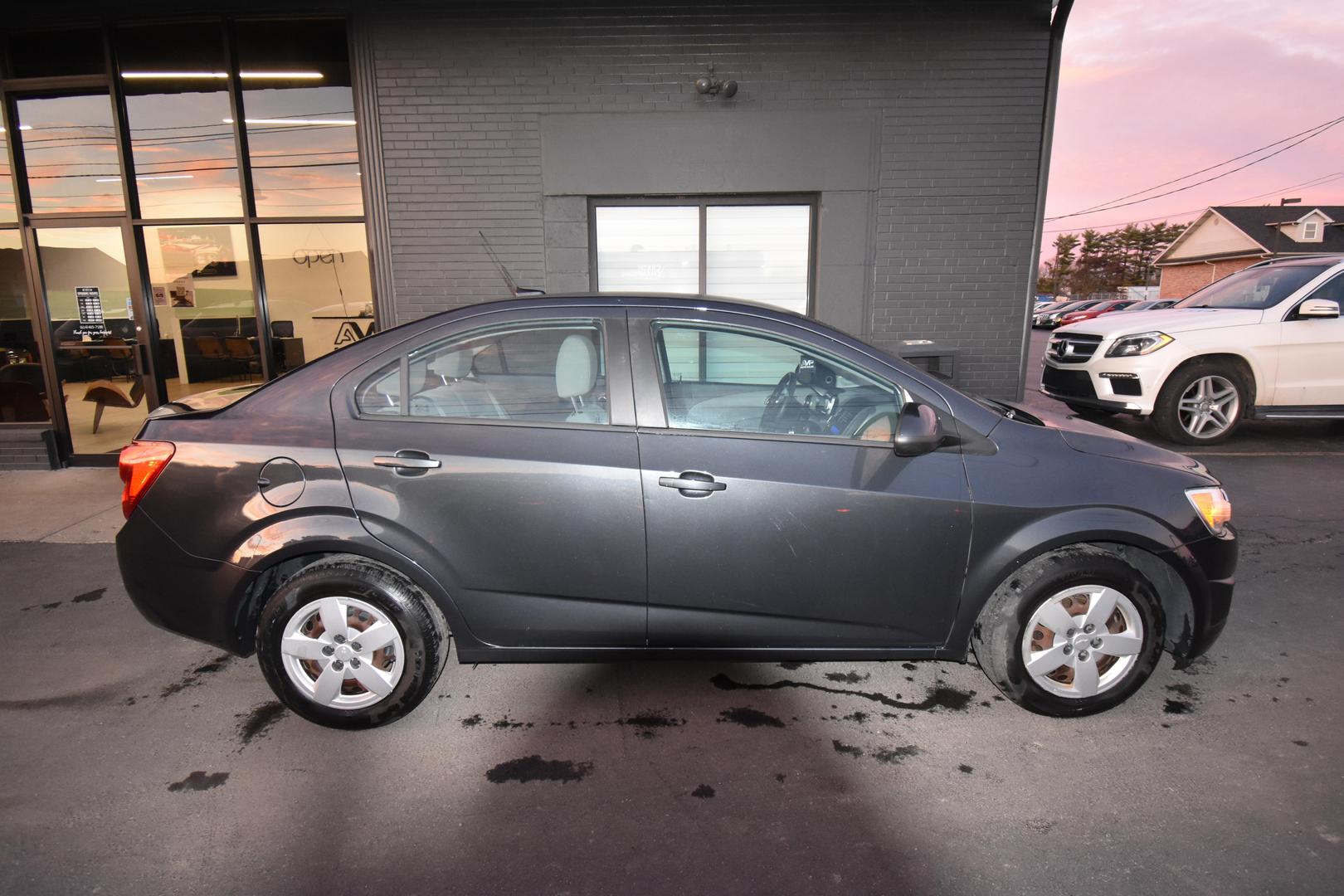 2014 Chevrolet Sonic LS photo 7