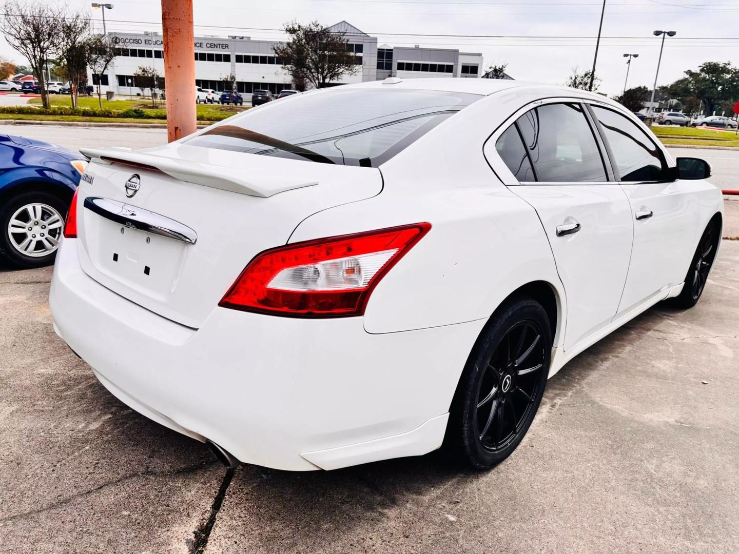 2011 Nissan Maxima S photo 12