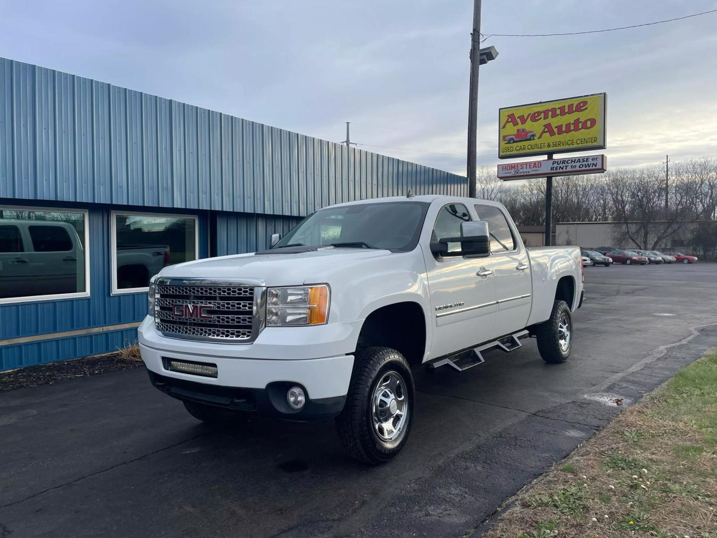 GMC Sierra 2500 Denali HD's photo