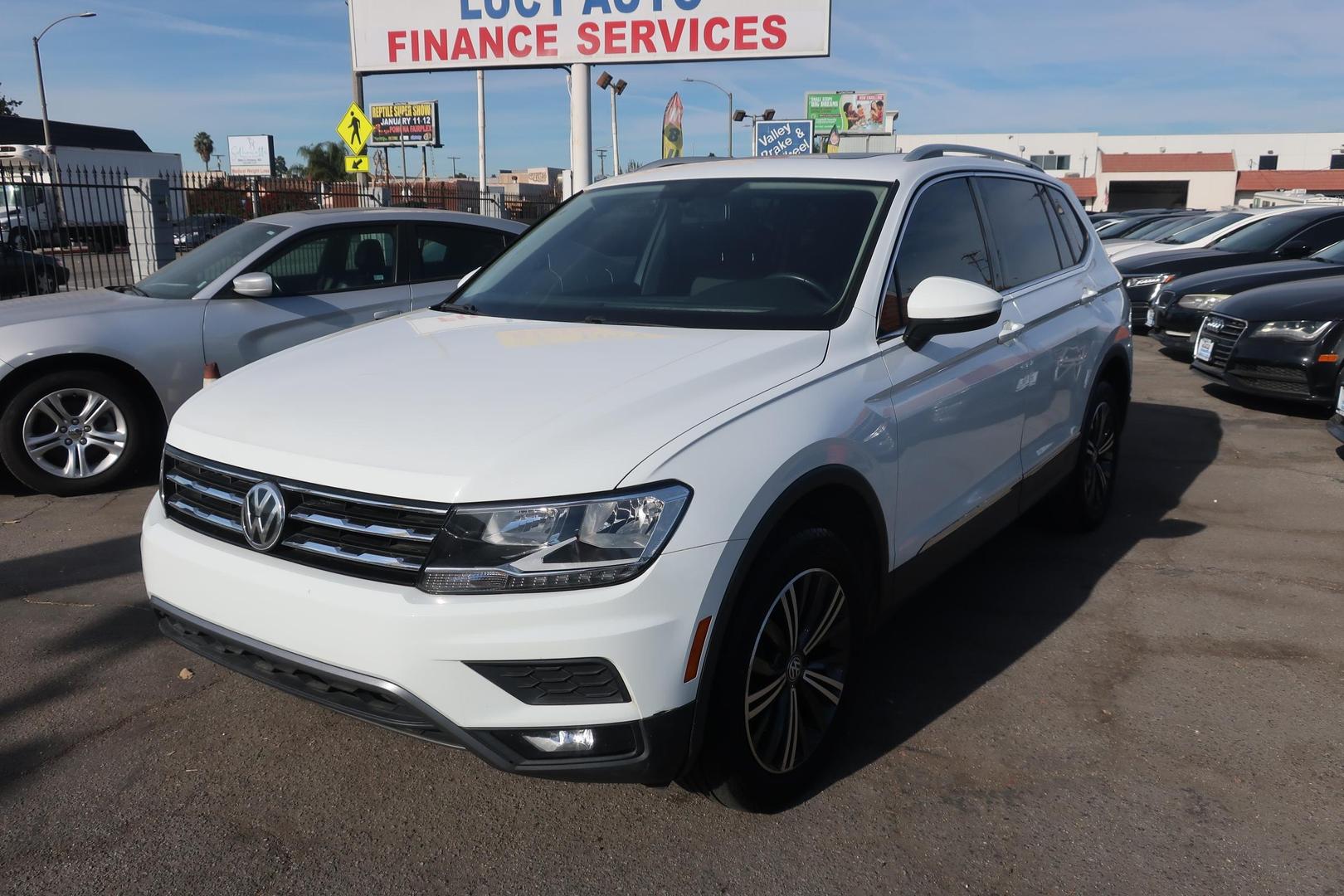 2018 Volkswagen Tiguan SEL photo 3