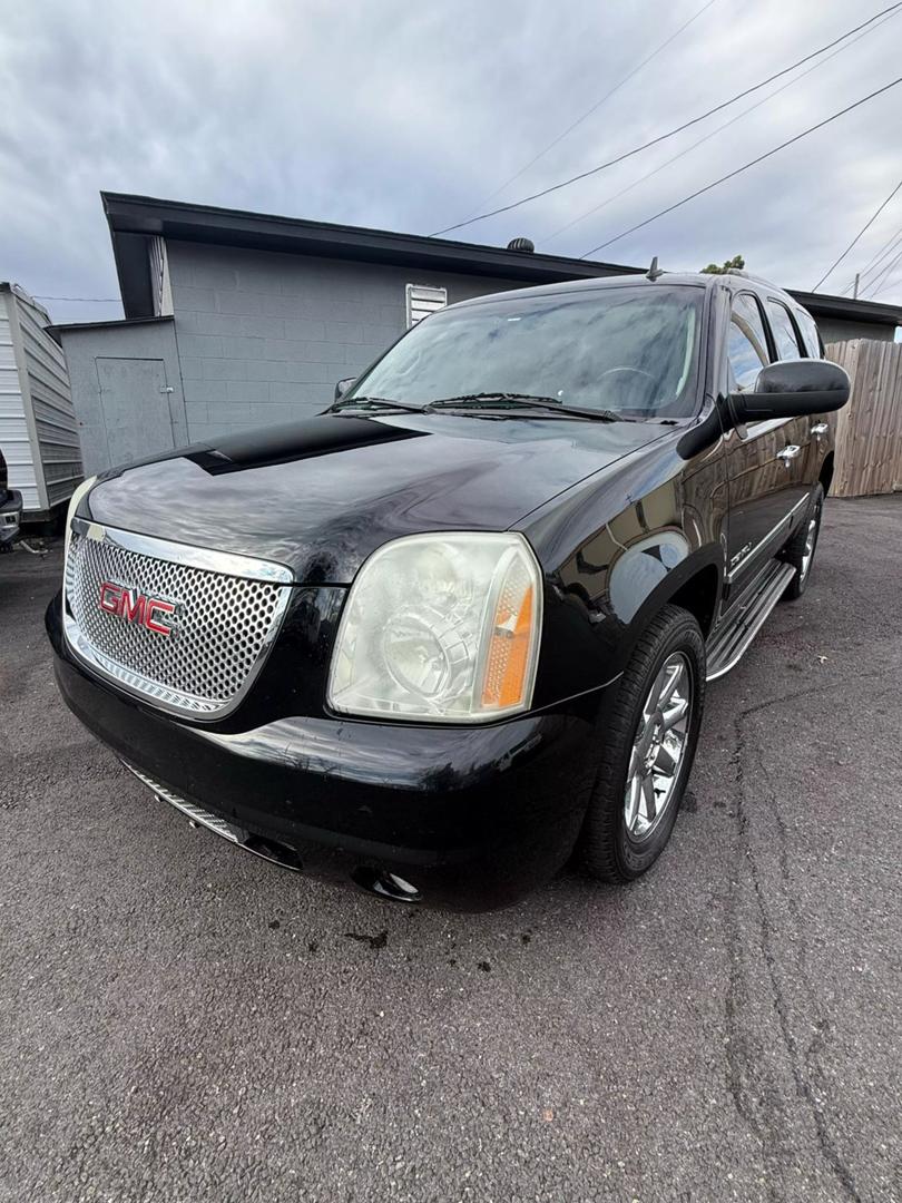 GMC Yukon's photo