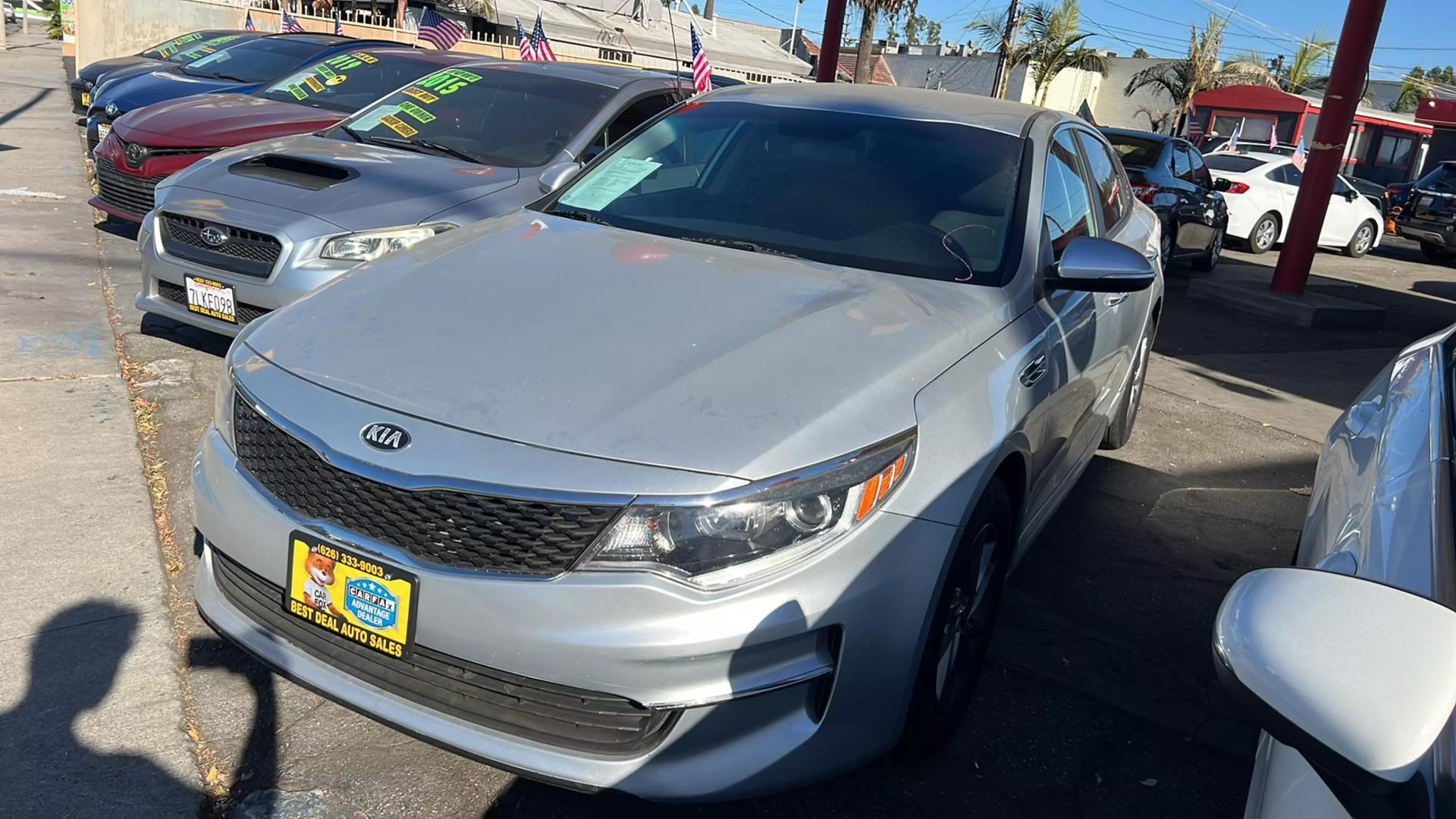 2016 Kia Optima LX photo 1