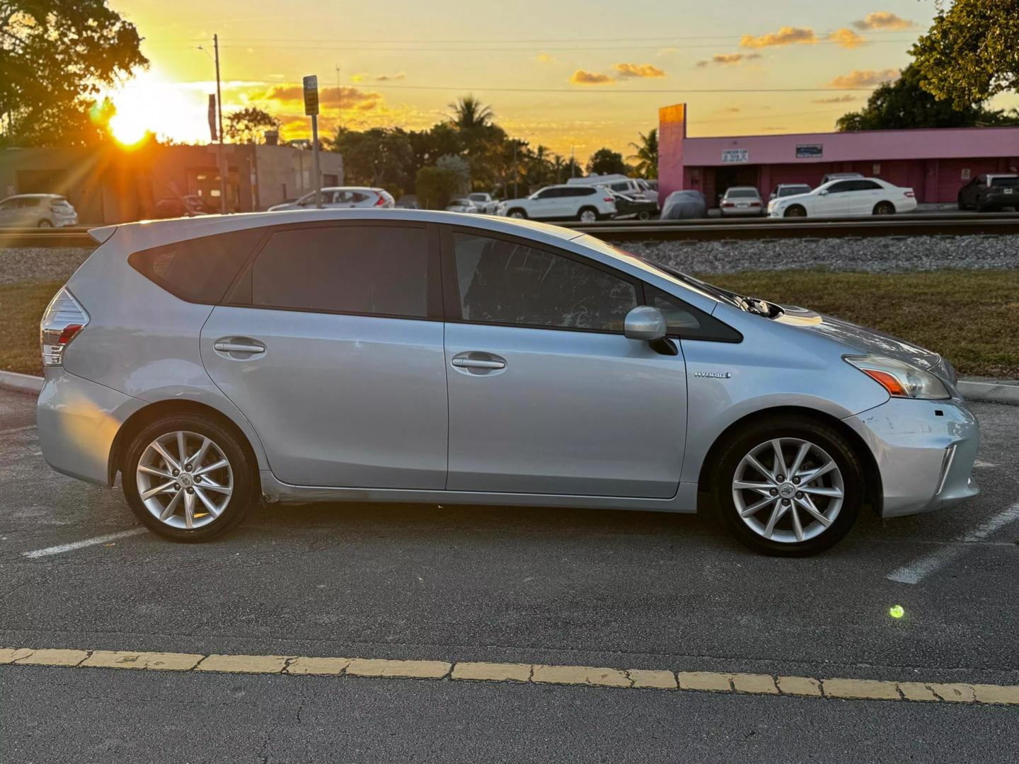 2012 Toyota Prius v Three photo 4