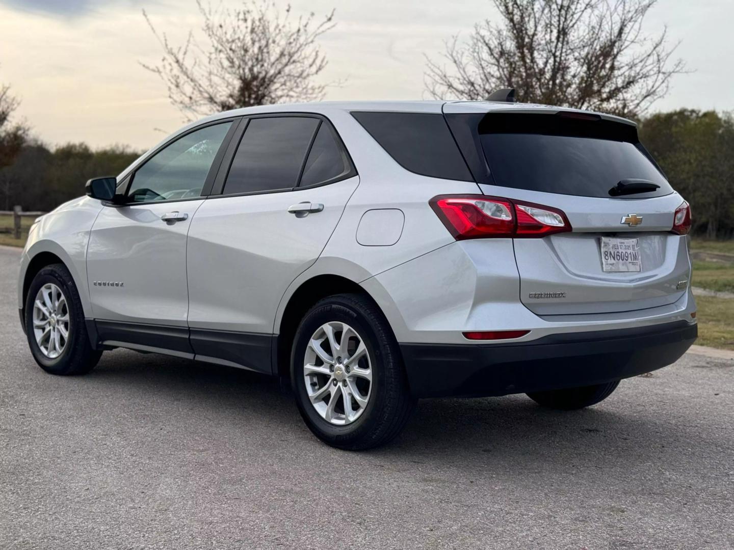 2021 Chevrolet Equinox LS photo 3