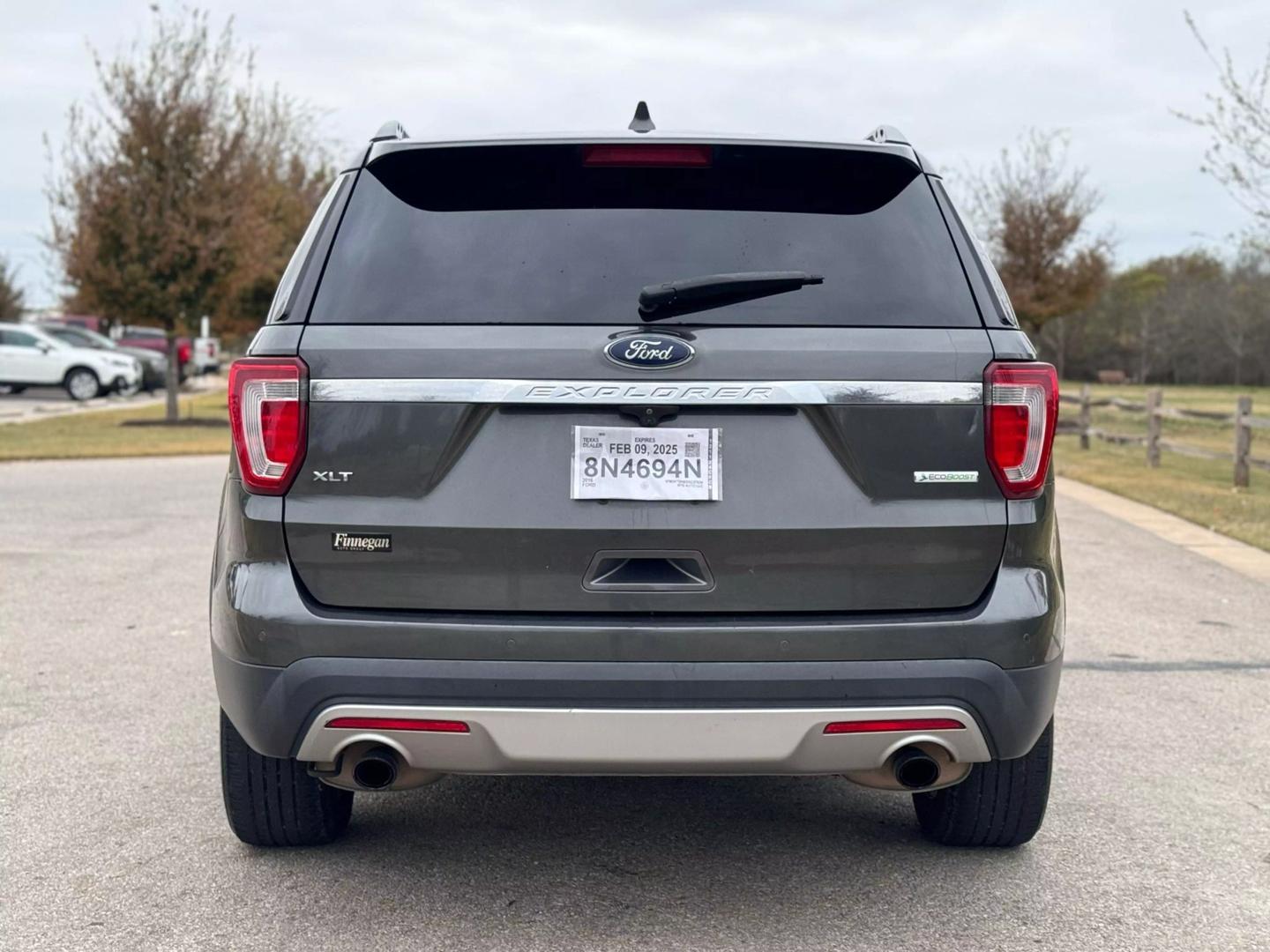 2016 Ford Explorer XLT photo 4