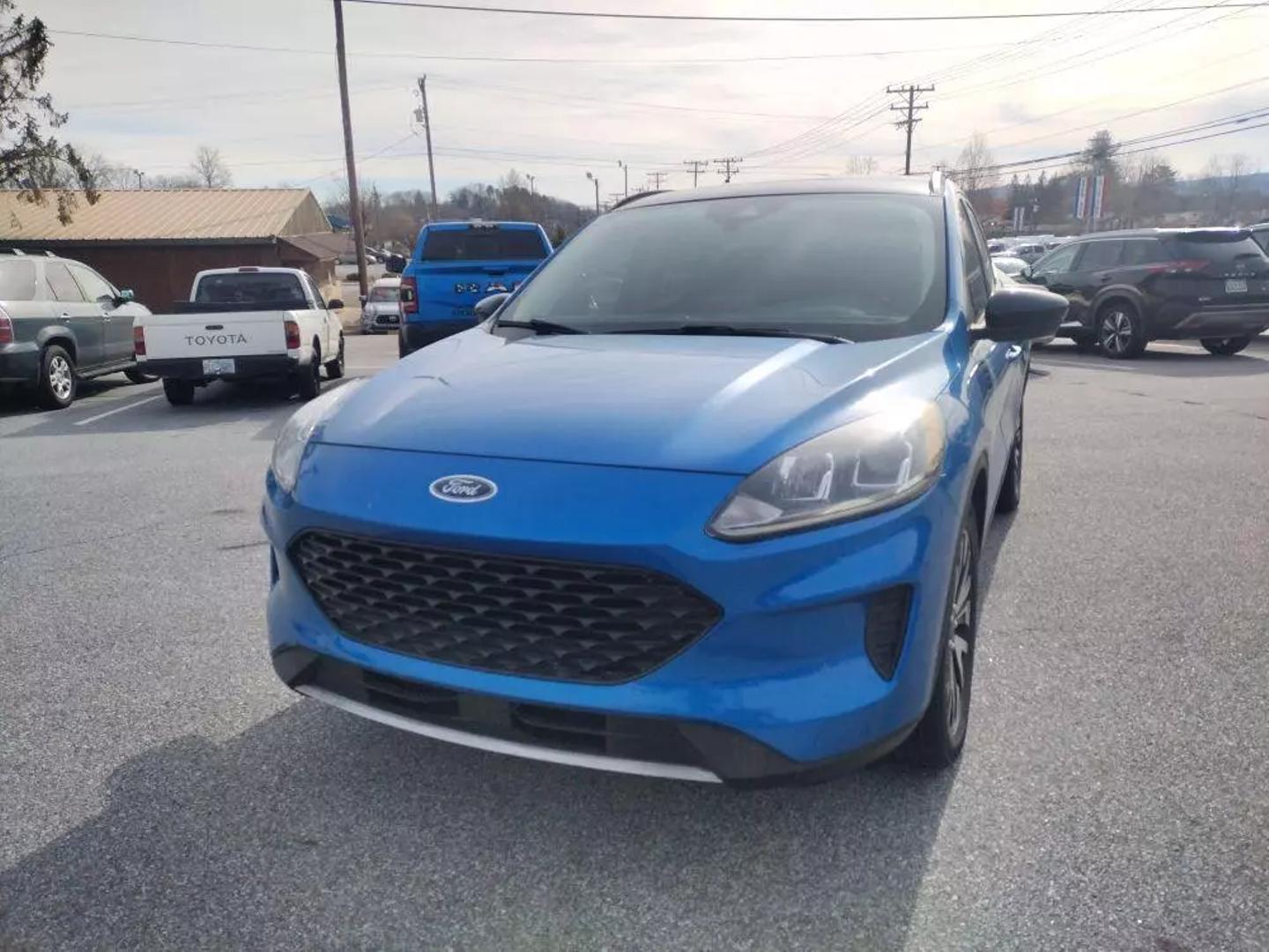 2020 Ford Escape SE photo 2