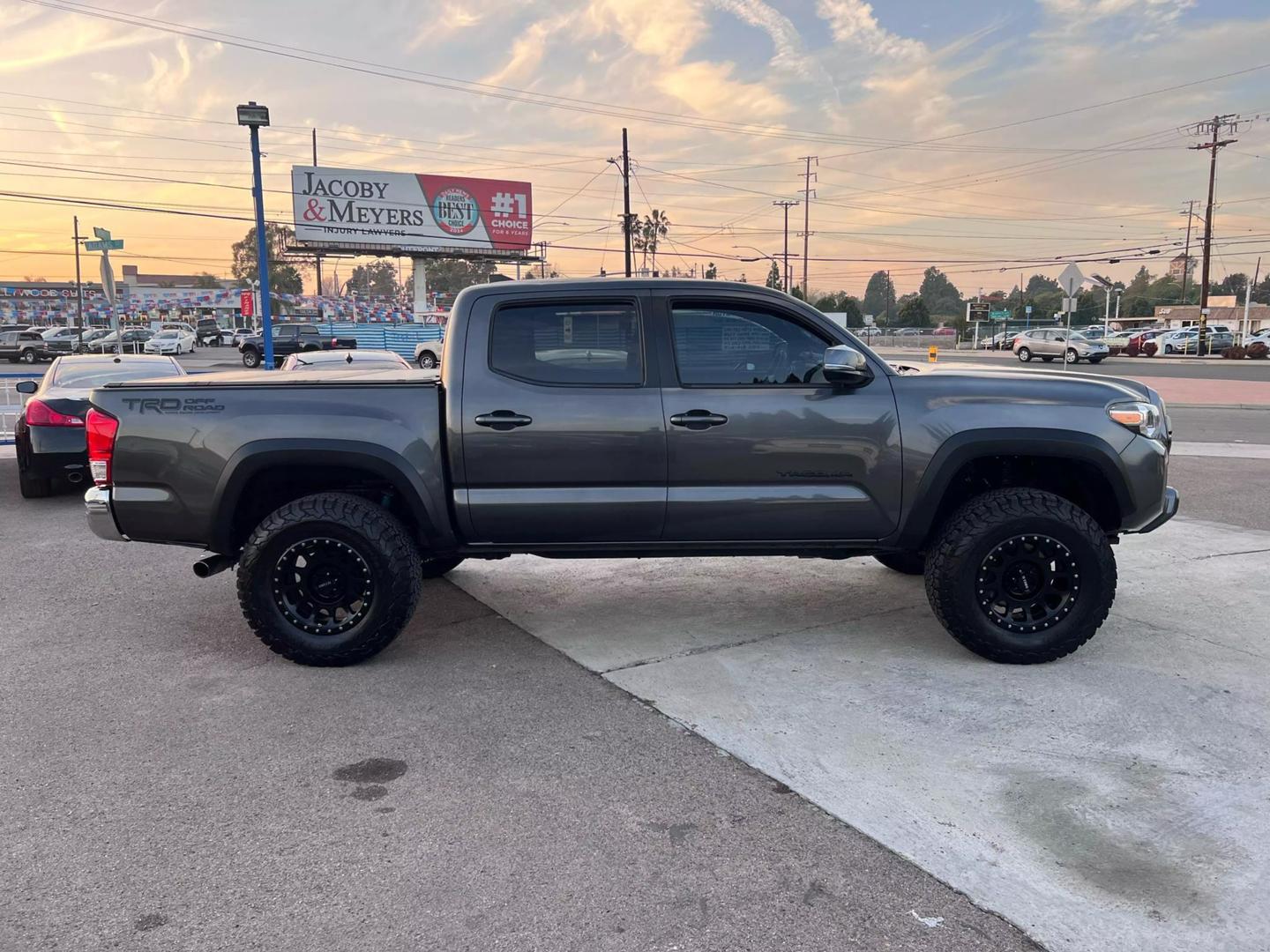 2017 Toyota Tacoma TRD Off Road photo 4