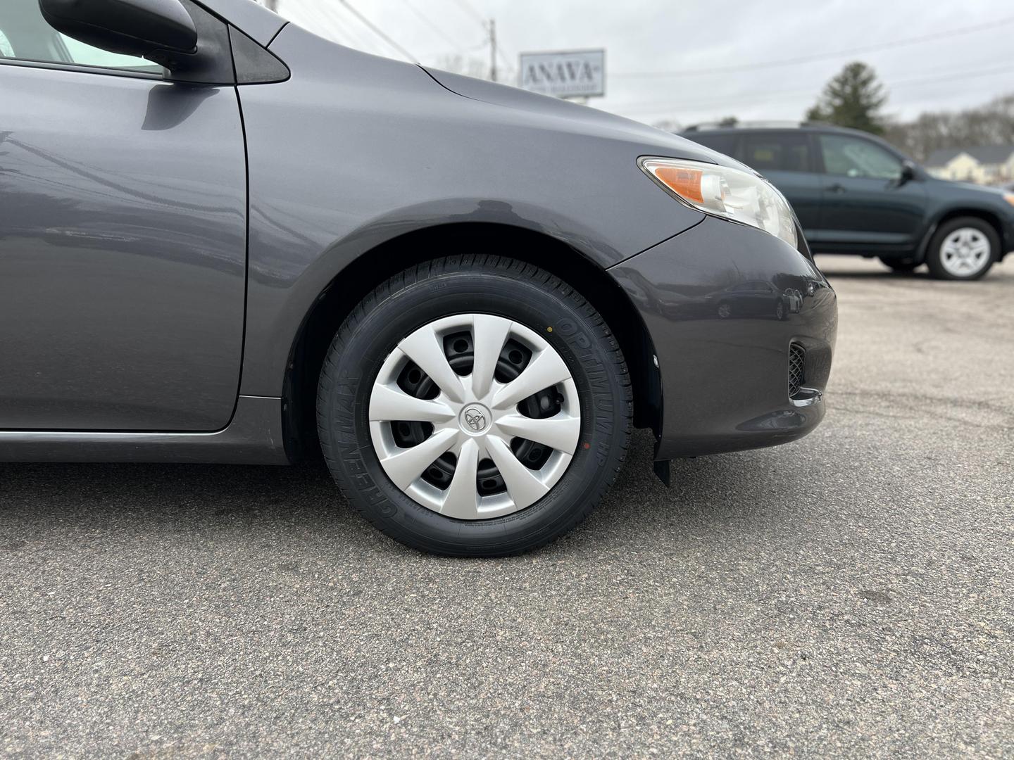 2009 Toyota Corolla LE photo 30