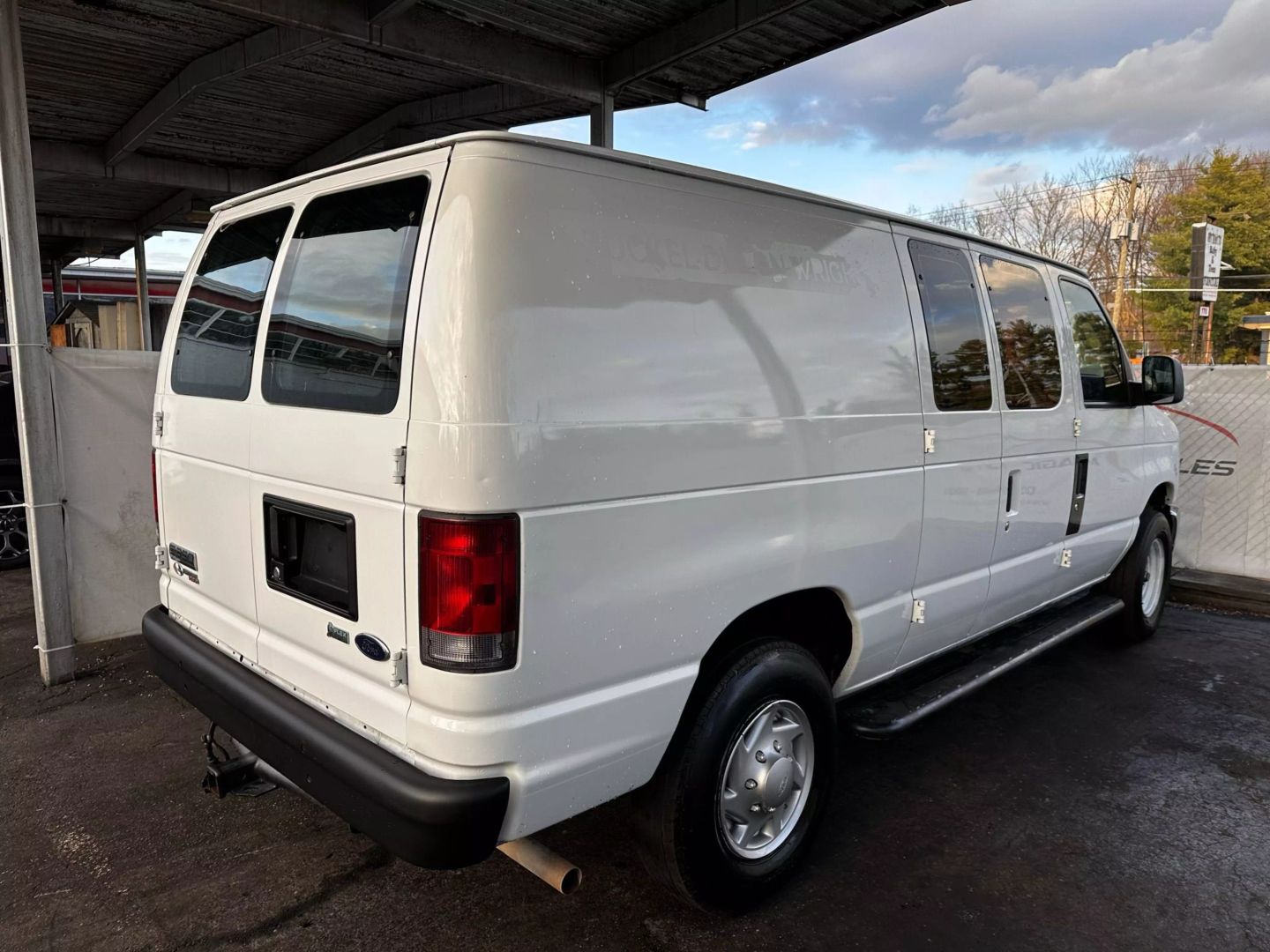 2013 Ford E250 Cargo - Image 12