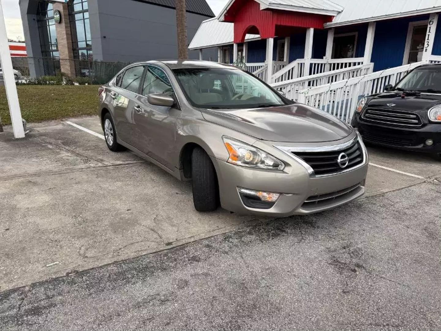 2013 Nissan Altima Sedan S photo 2