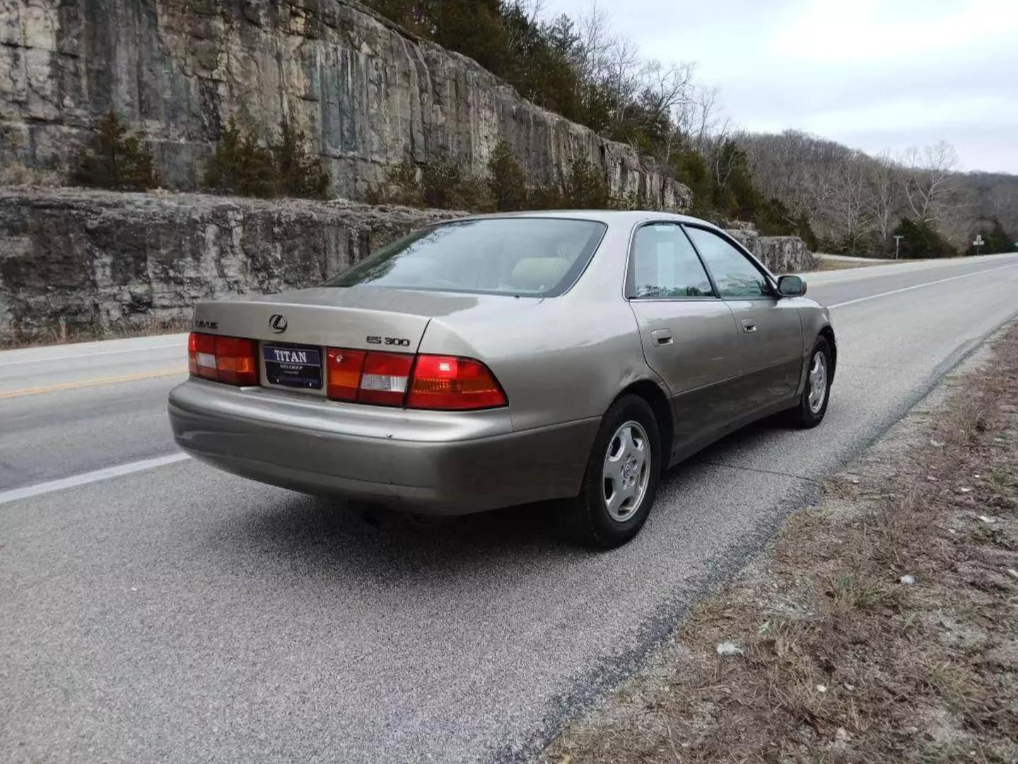 1999 Lexus ES 300 photo 5