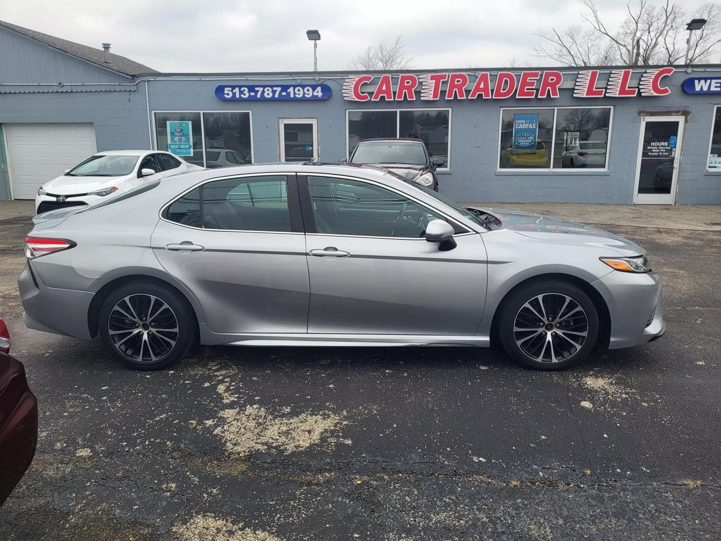 2020 Toyota Camry SE photo 4