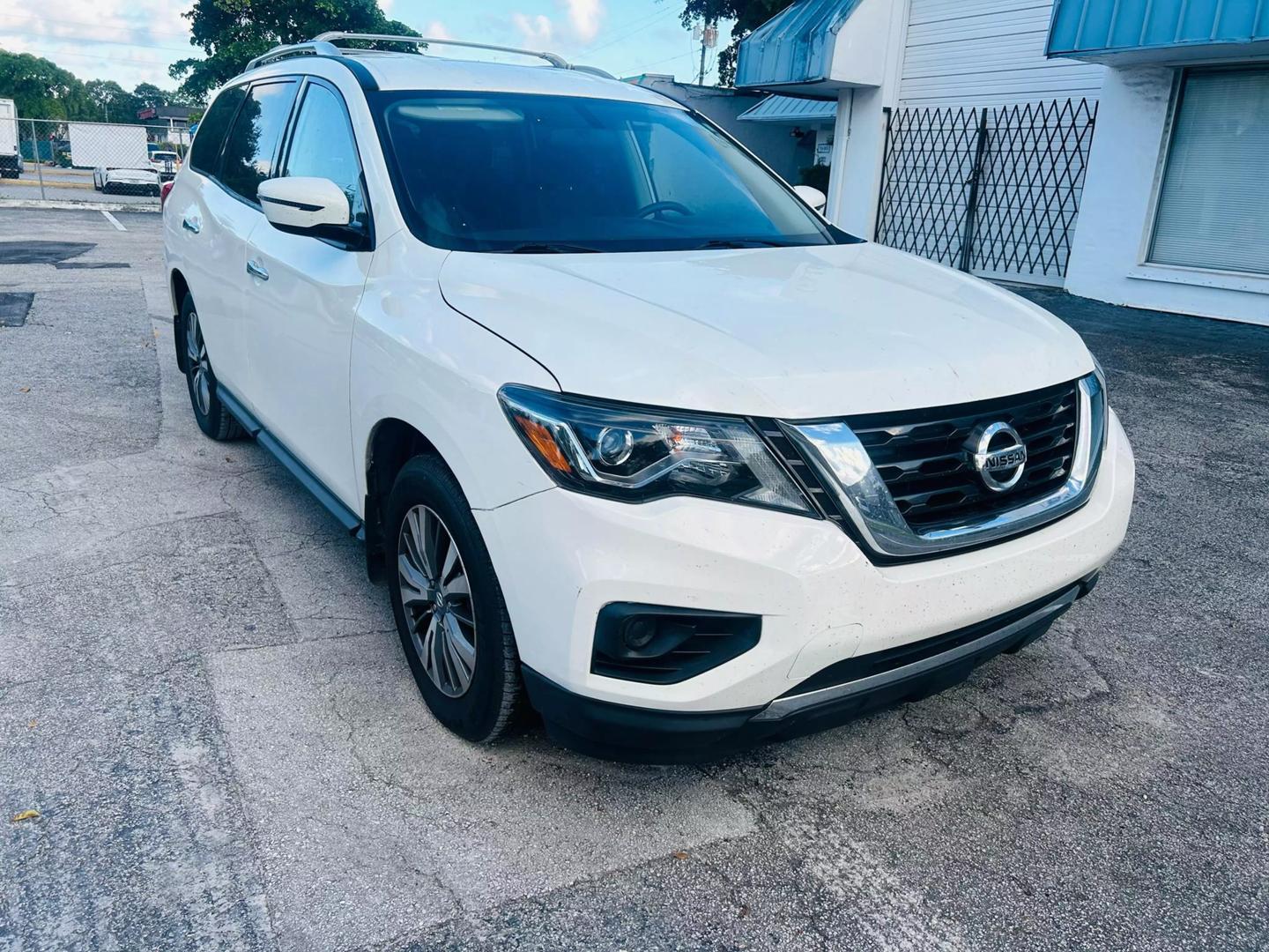 2020 Nissan Pathfinder S photo 3