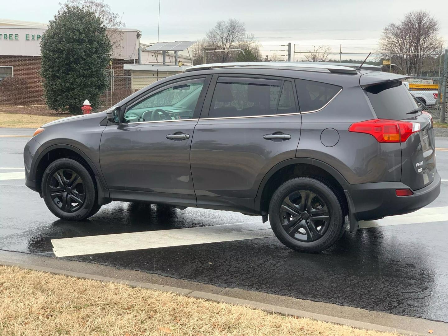 2015 Toyota RAV4 LE photo 14