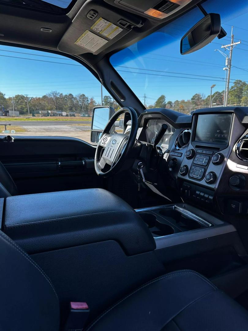 2016 Ford F-350 Super Duty Lariat photo 12