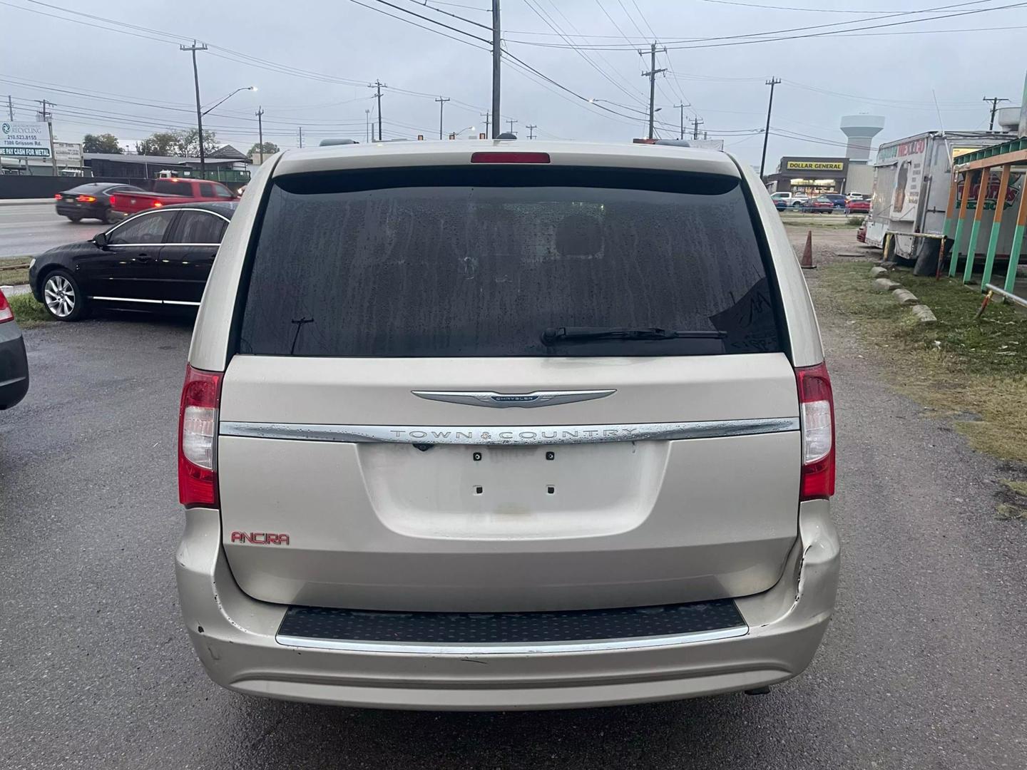 2012 Chrysler Town & Country Touring photo 2