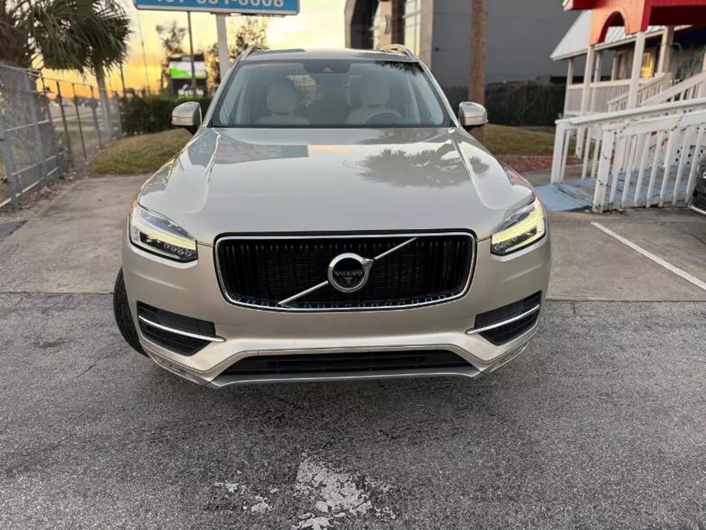 2017 Volvo XC90 Momentum photo 3