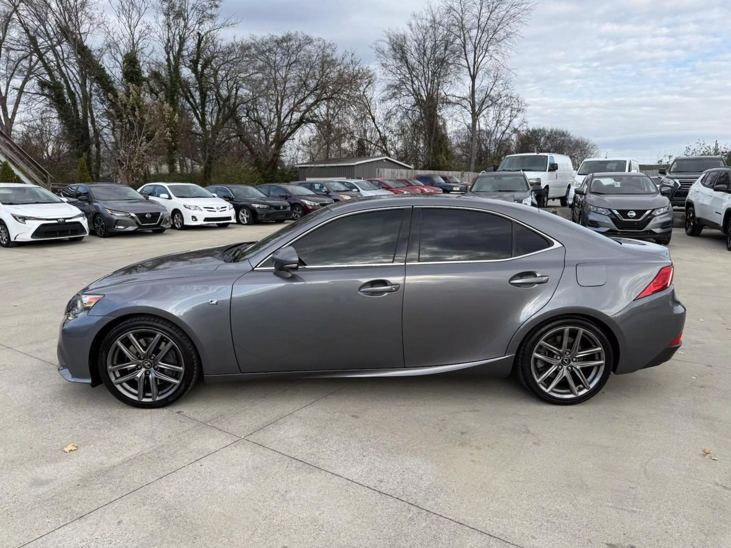 2016 Lexus IS 200t photo 2