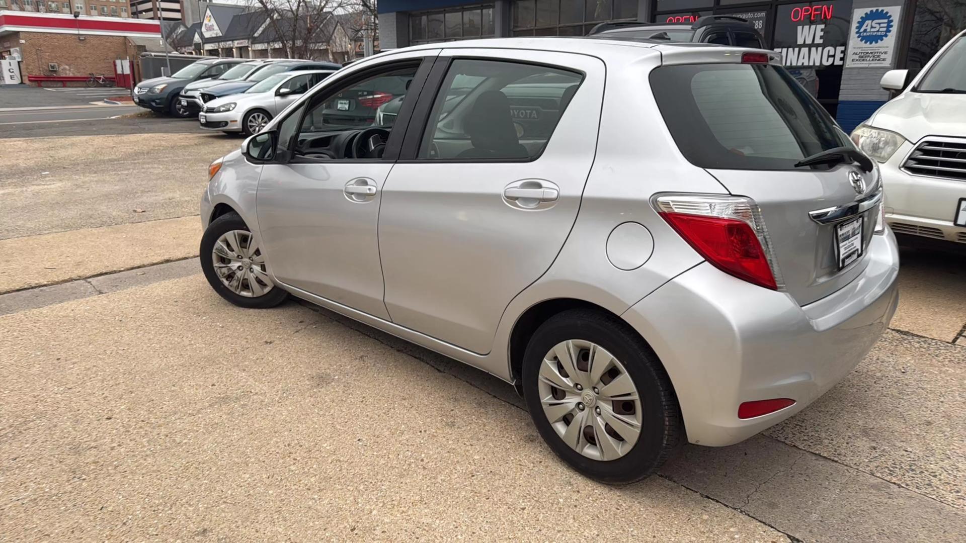 2012 Toyota Yaris L photo 10