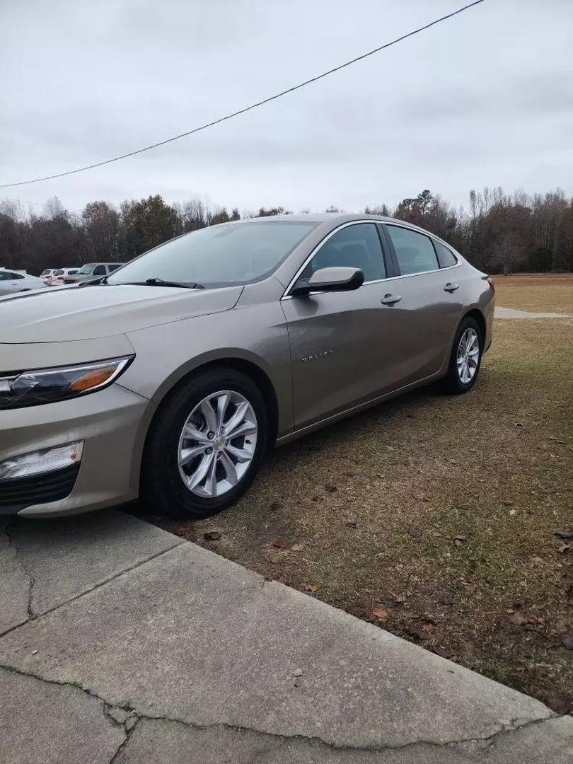 2022 Chevrolet Malibu 1LT photo 2