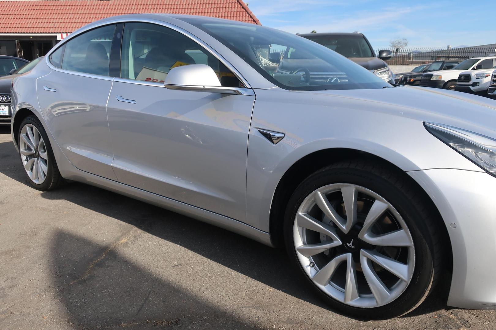 2018 Tesla Model 3 Long Range photo 37