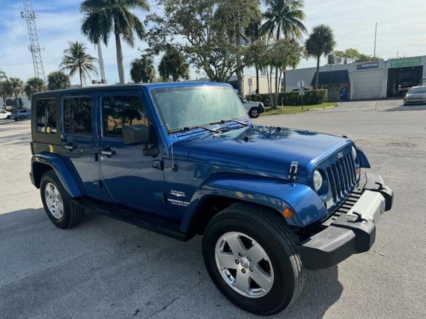 2010 Jeep Wrangler Unlimited Sahara photo 11