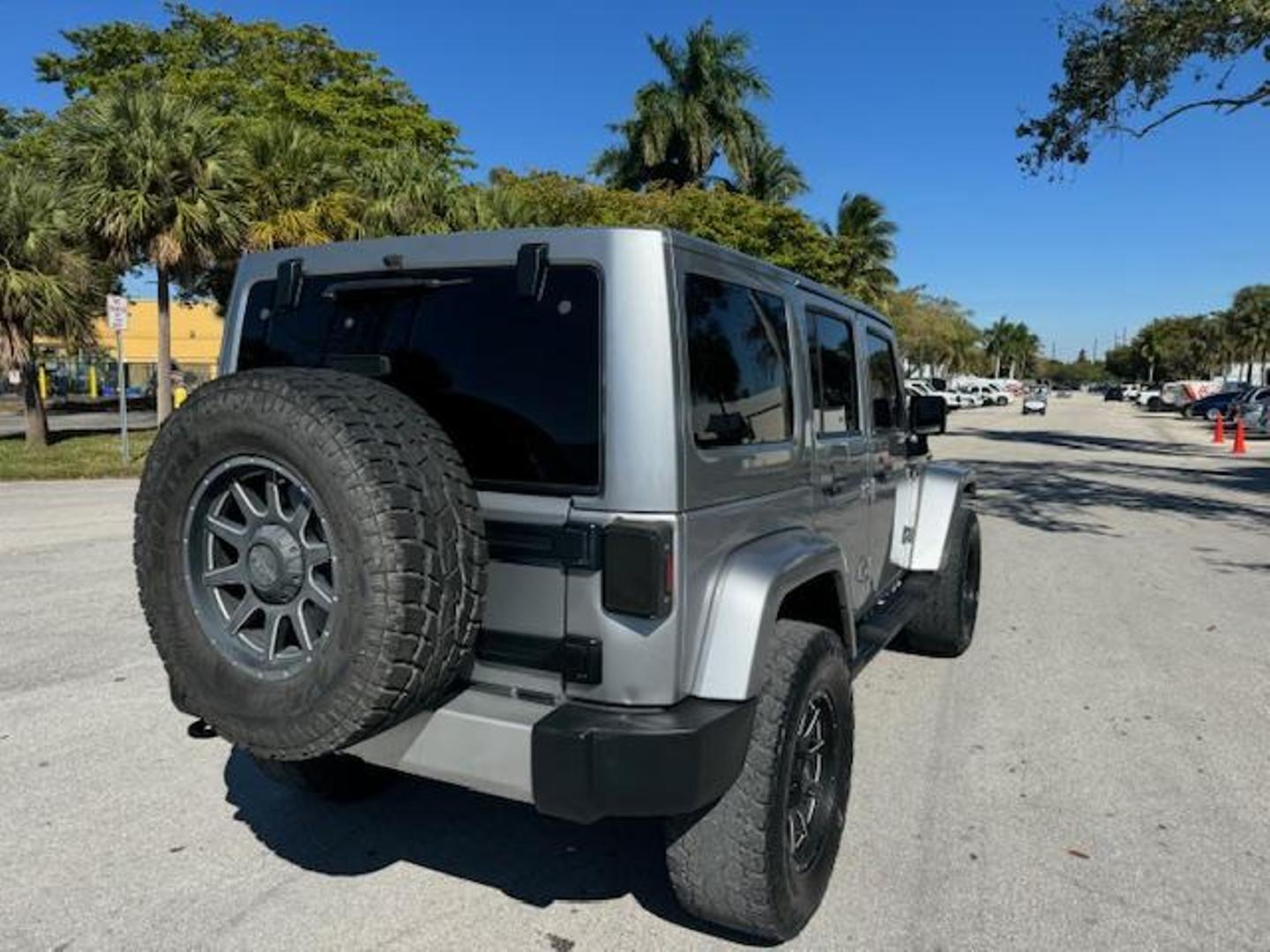 2013 Jeep Wrangler Unlimited Sahara photo 11