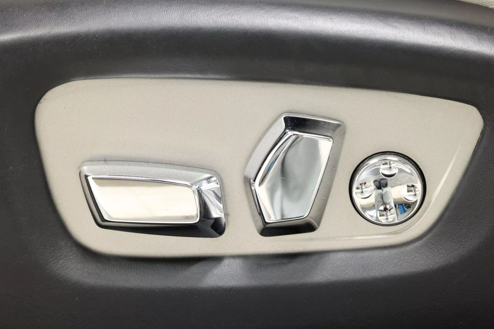 2017 Rolls-royce Wraith - Image 14