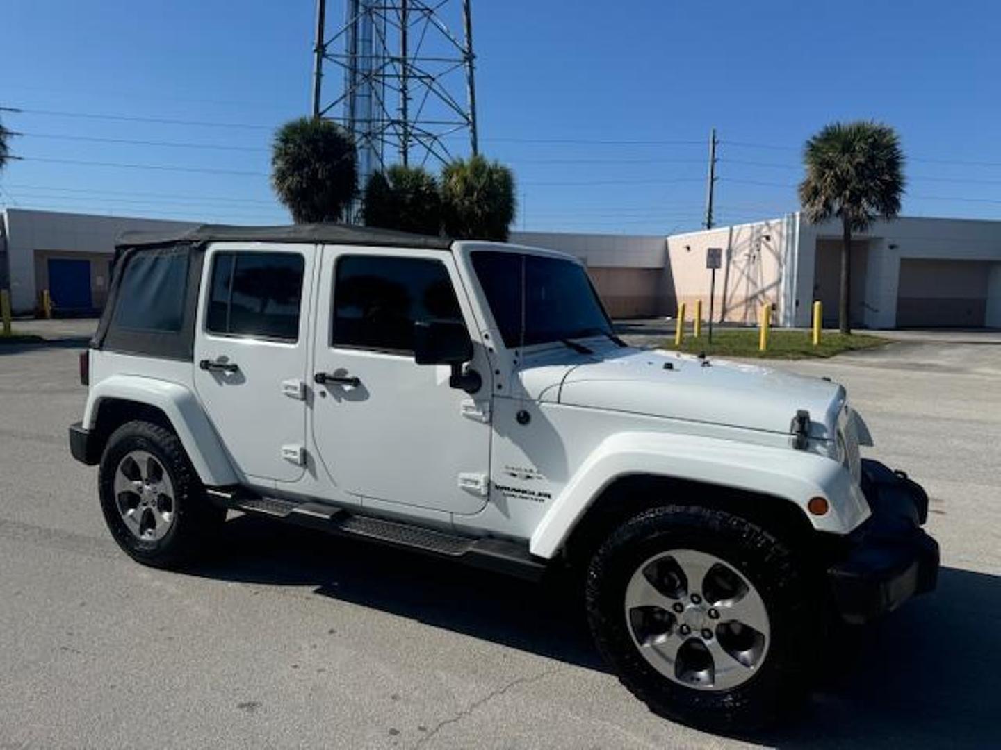 2016 Jeep Wrangler Unlimited Sahara photo 4