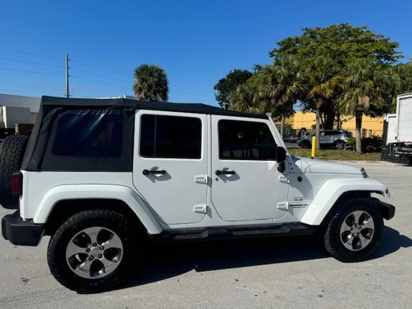 2016 Jeep Wrangler Unlimited Sahara photo 7