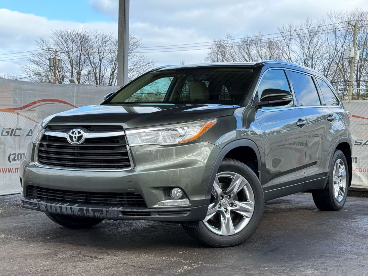 2016 Toyota Highlander - Image 1