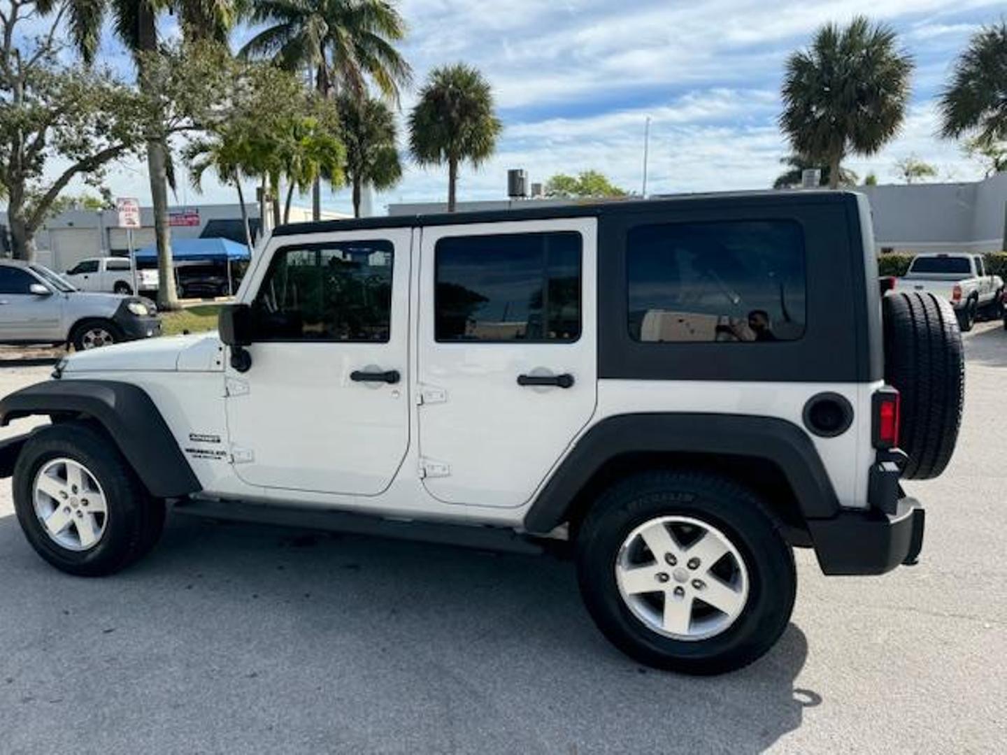 2010 Jeep Wrangler Unlimited Sport photo 14