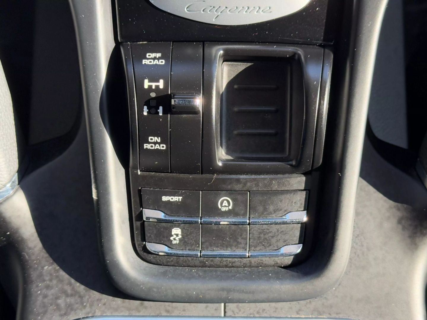 2016 Porsche Cayenne - Image 31