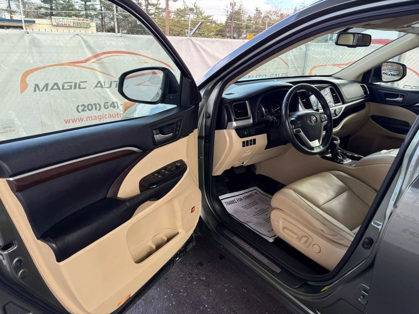 2016 Toyota Highlander - Image 14